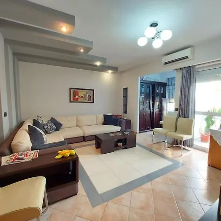Cozy 1-bedroom Near The Center Of Tirana. Appartamento *
