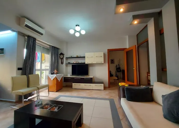 Cozy 1-bedroom Near The Center Of Tirana. شقة تيرانا