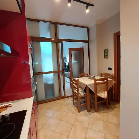 Cozy 1-bedroom Near The Center Of Tirana. דירה טיראנה