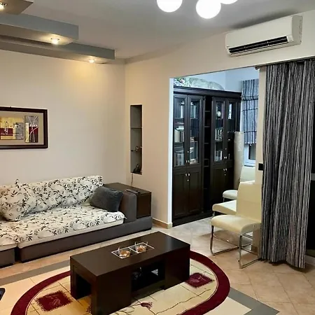 Daire Cozy 1-bedroom Near The Center Of Tirana.