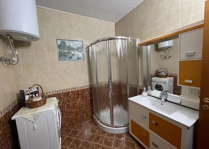 דירה Cozy 1-bedroom Near The Center Of Tirana.