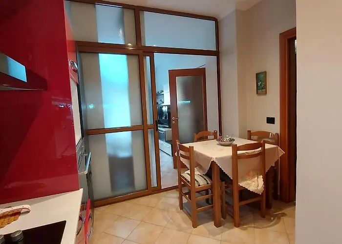 Cozy 1-bedroom Near The Center Of Tirana. Lägenhet Tirana