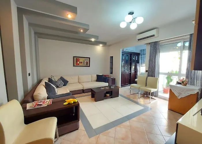 Cozy 1-bedroom Near The Center Of Tirana. דירה *